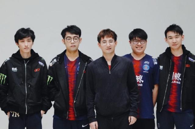 让对方门将 让对方门将